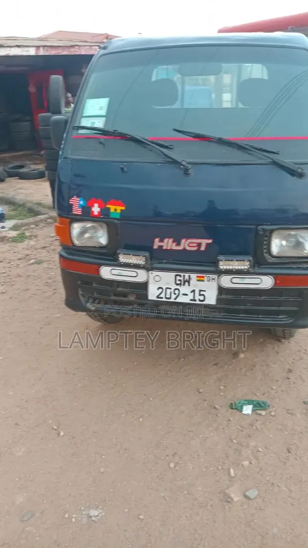 Daihatsu Hijet Petrol 2015 Black · Photo 1