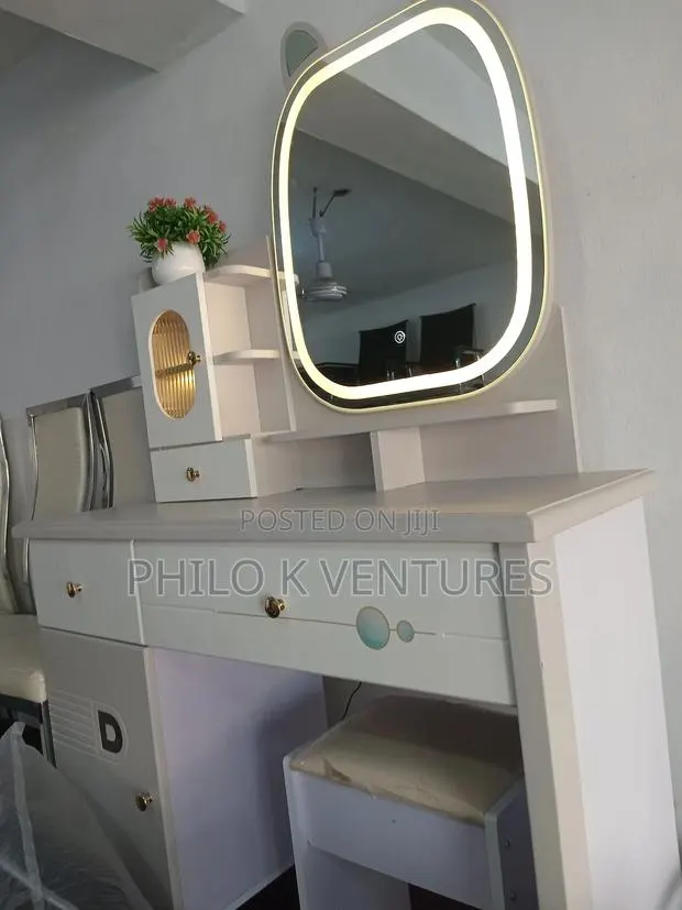 White Dressing Mirror · Photo 1