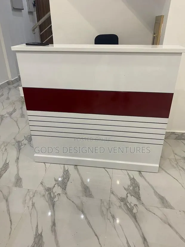 Exquisite Front Desk · Photo 1