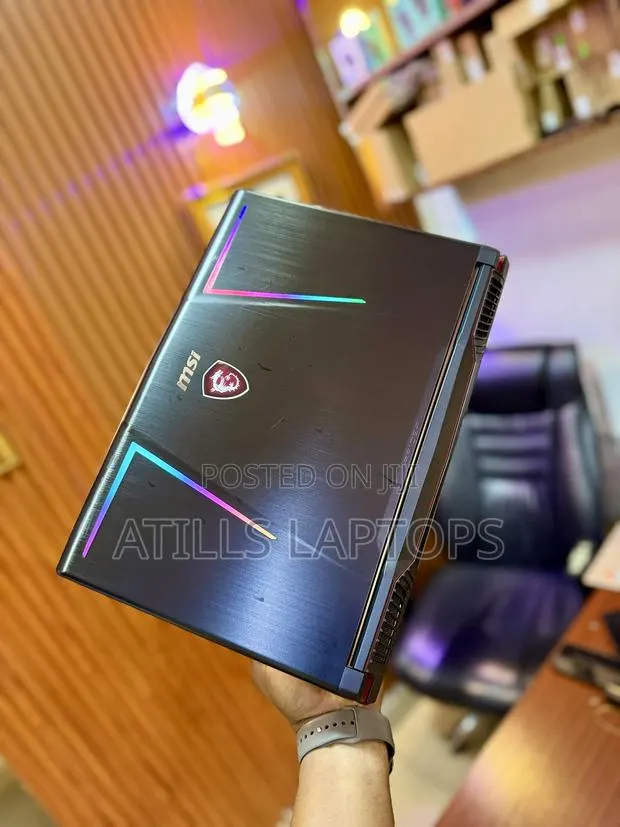 Laptop MSI GE63 Raider RGB 8RE 16GB Intel Core i7 SSD 512GB · Photo 1
