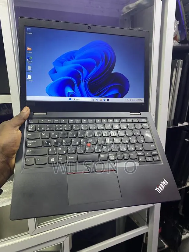 Laptop Lenovo ThinkPad L380 8GB Intel Core i3 SSD 256GB · Photo 1