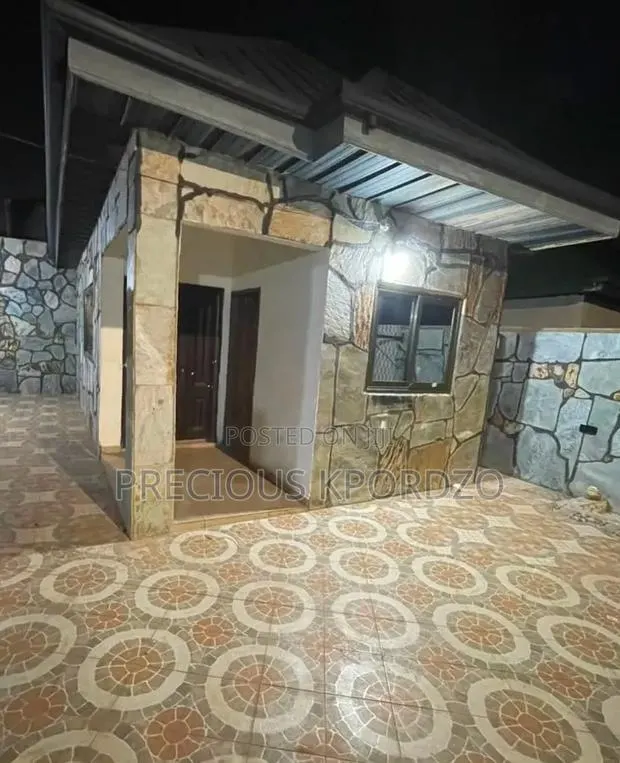 1bdrm Room & Parlour in Adenta Commandos for rent · Photo 1