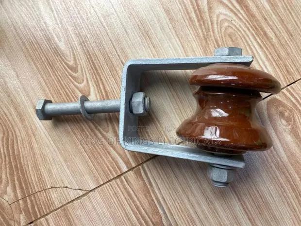 Heavy-Duty Ceramic Shackle Insulator With Bracket–Single Phase · Photo 1