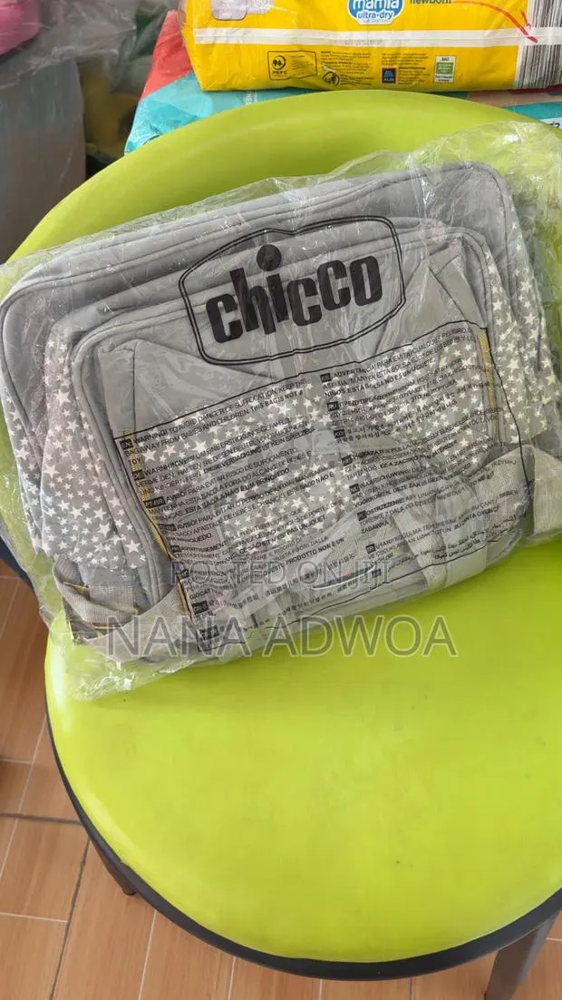 Chicco 4 Piece Diaper Bag · Photo 1