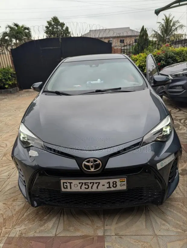 Toyota Corolla LE 4dr Sedan (1.8L 4cyl CVT) 2017 Gray · Photo 1