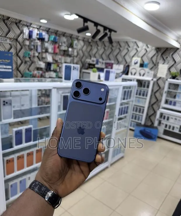 Apple iPhone 17 Pro Max 256 GB Blue · Photo 1