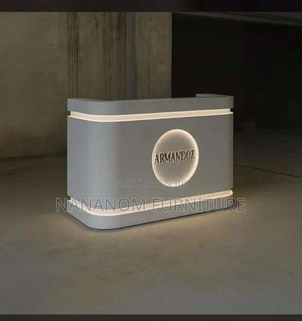 Luxury Spray Reception Desk · Photo 1