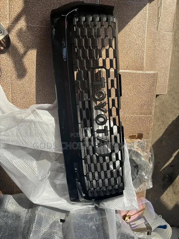 Front Grill Tundra 2016-2017-2018-2020-2021 · Photo 1