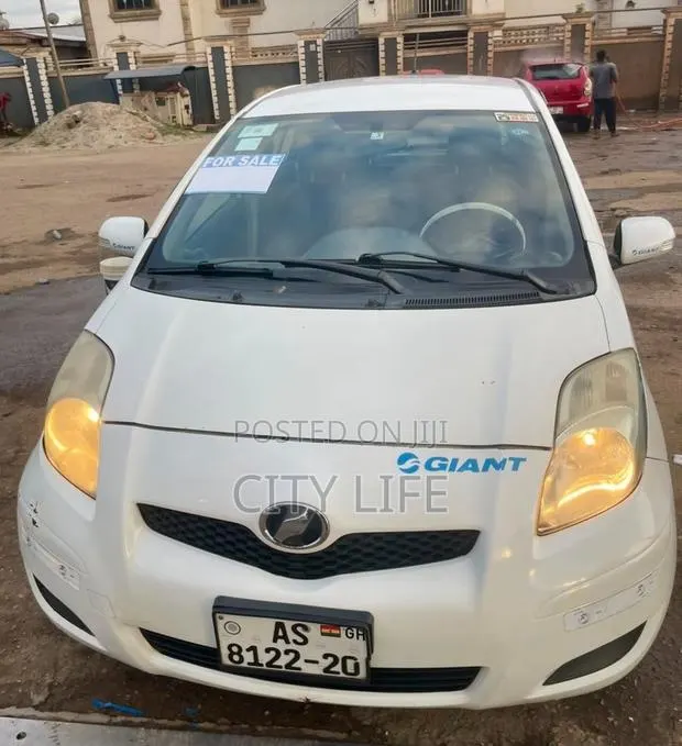 Toyota Vitz 2012 White