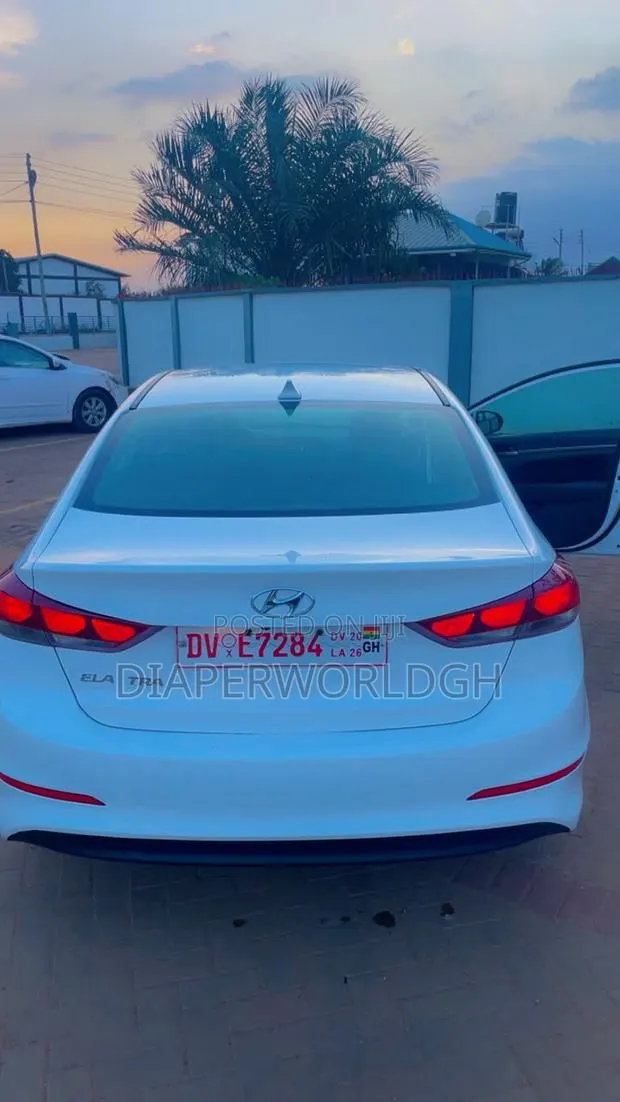 Hyundai Elantra SE Sedan FWD (2.0L 4cyl 6M) 2017 White · Photo 1