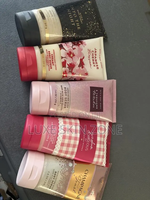 Bath and Bodyworks Body Scrubs · Photo 1