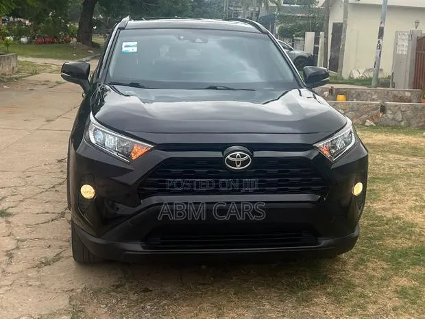 Toyota RAV4 XLE Premium 2021 Black · Photo 1