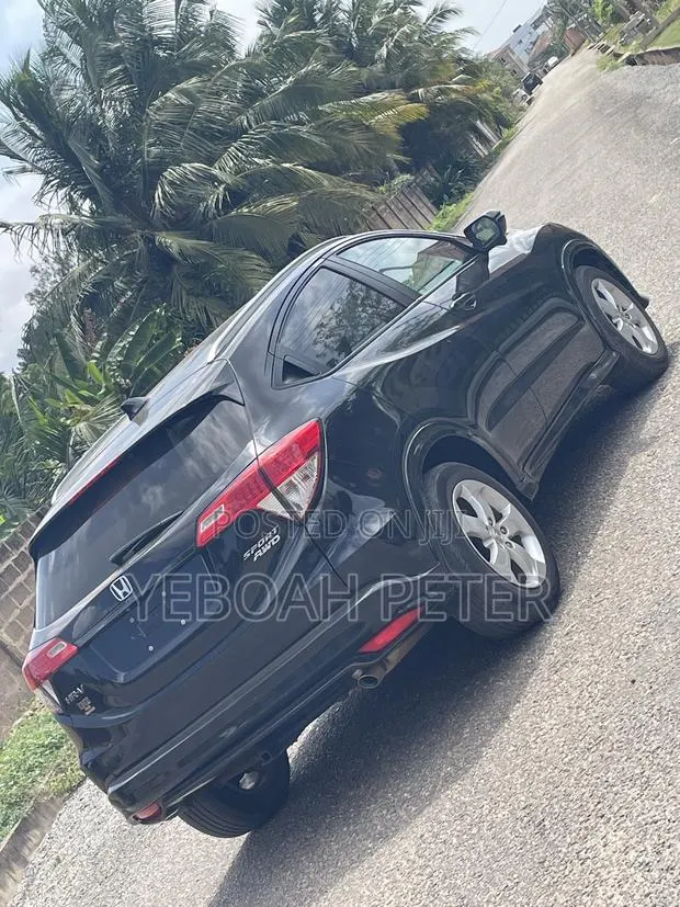 Honda CR-V 2020 Black · Photo 1