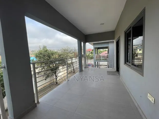3 Bedroom for Rent at Ashomang Estate · Photo 2