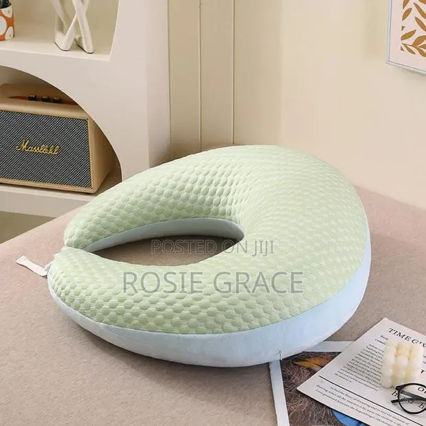 Breastfeeding/Nursing Pillow · Photo 2