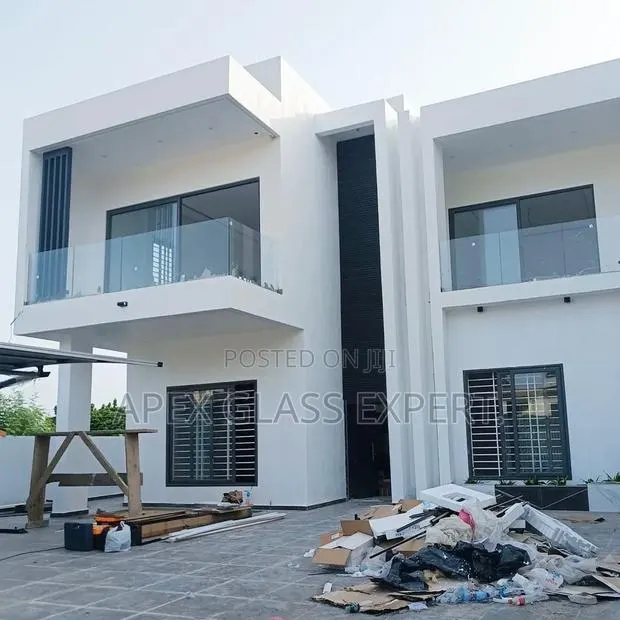 12mm Clear Glass Balustrade · Photo 1