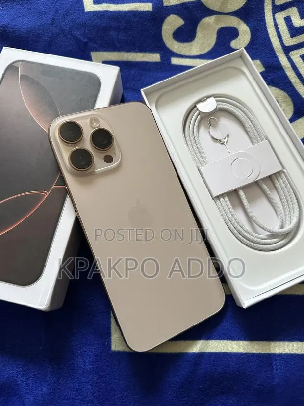 Apple iPhone 16 Pro Max 256 GB Gold · Photo 1