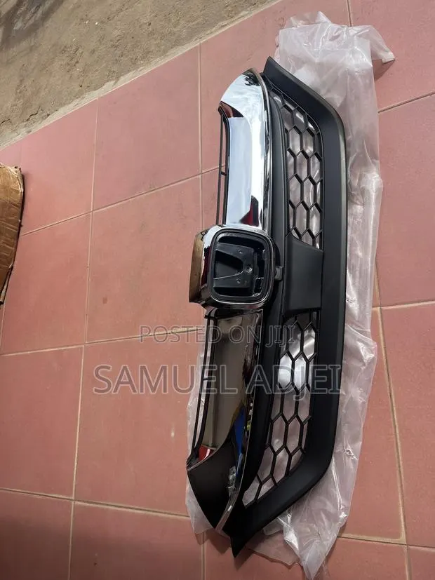 Honda CR-V 2017 to 2019 Front Shells/Grille. · Photo 1