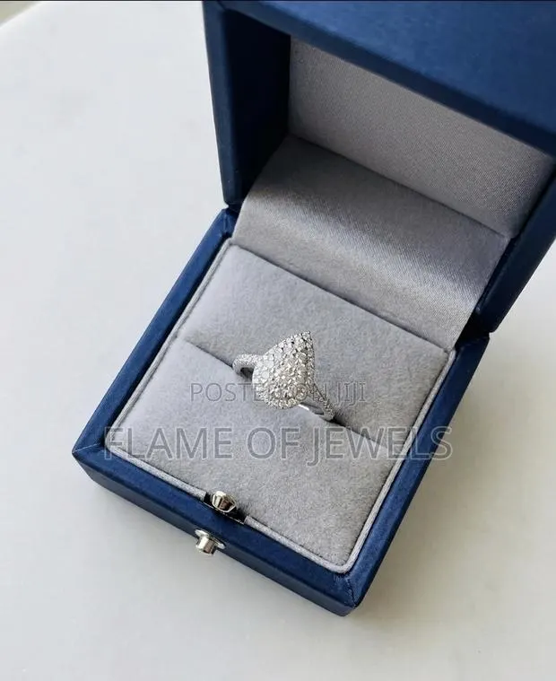 Pear Shimmer Promise Ring · Photo 1