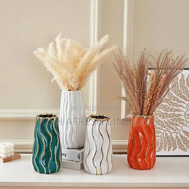 Ceramic Flower Vase · Photo 1
