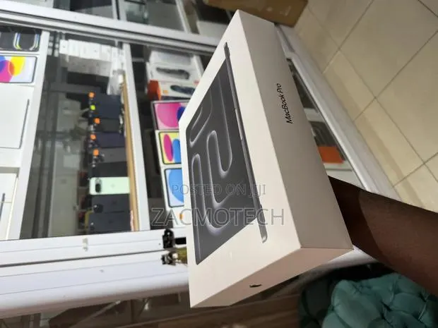 New Laptop Apple MacBook Pro 2024 M4 14-Inch 16GB Apple M4 SSD 512GB · Photo 1