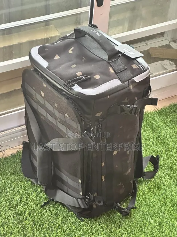 Quality and Classic Traveling Bag · Photo 1