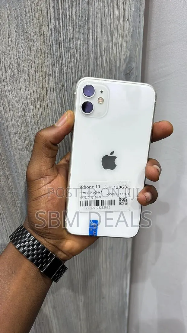Apple iPhone 11 128 GB White · Photo 1