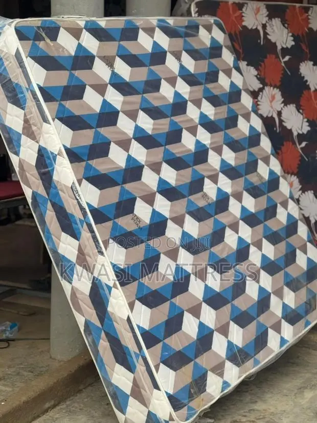 12 Inches Queen Size Mattress · Photo 1