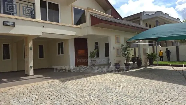 7bdrm Mansion in Sakumono for sale · Photo 1