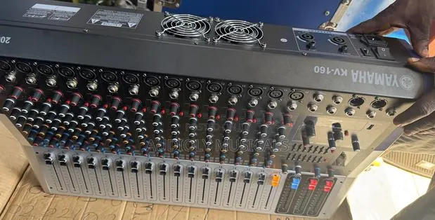 Powered Mixer 16-Channel Yamaha Kv · Photo 1