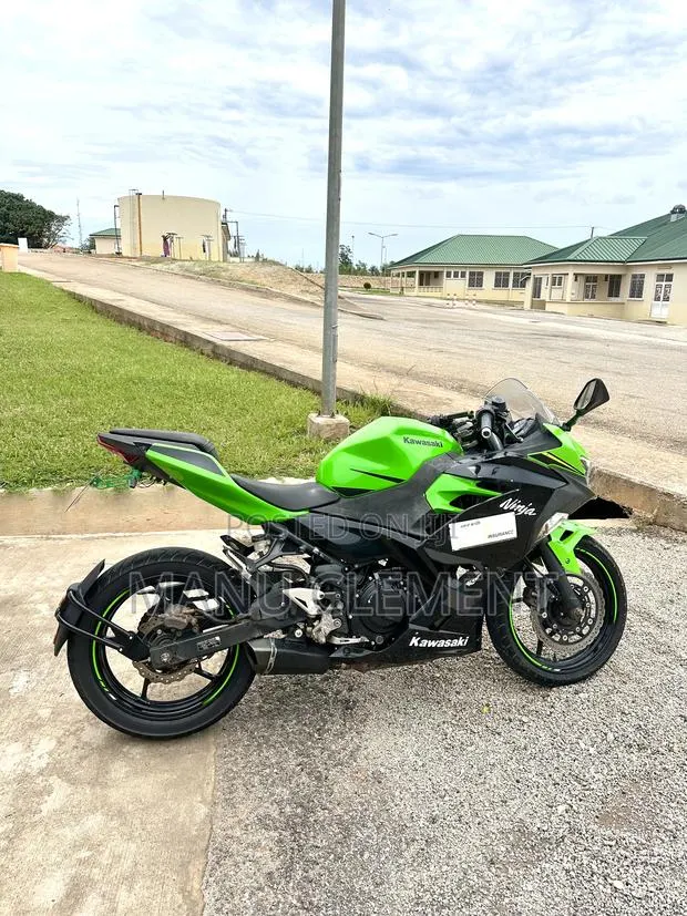 Kawasaki Ninja 400 2022 Green · Photo 1