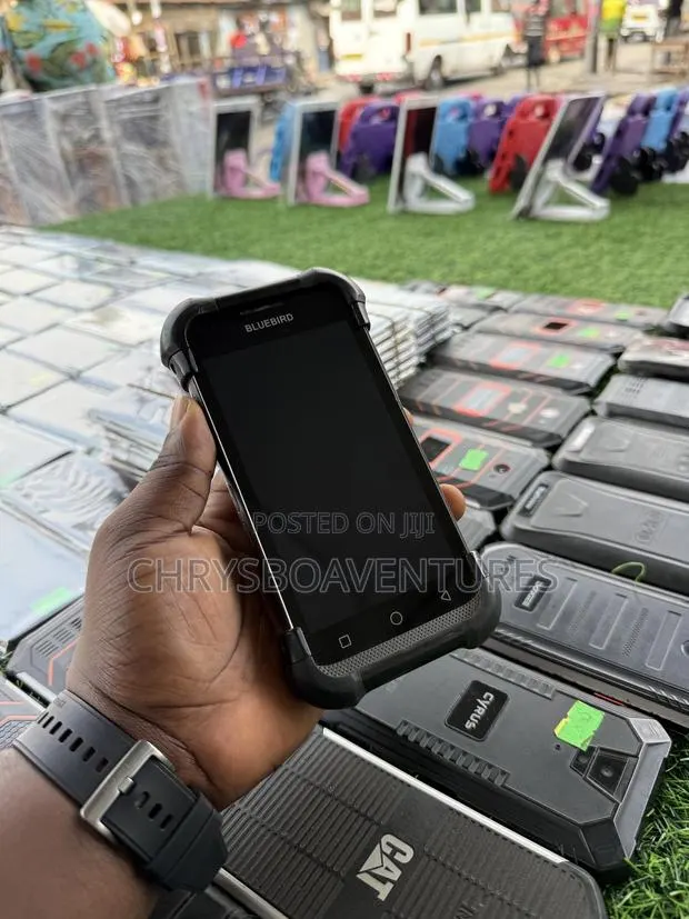 BLU 5.0 HD LTE 8 GB Black · Photo 1
