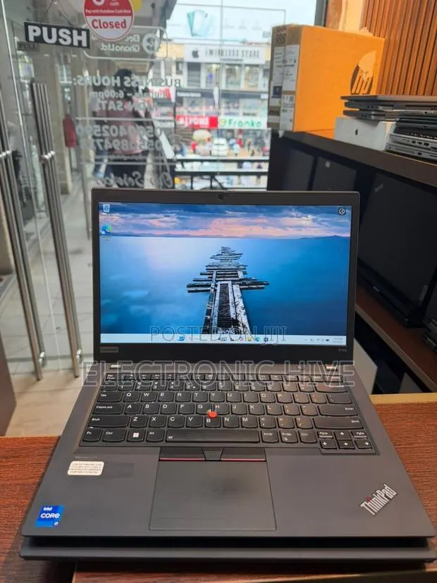 Laptop Lenovo ThinkPad P14s 16GB Intel Core i7 SSD 512GB · Photo 1