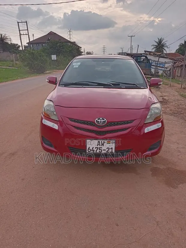 Toyota Belta 2010 Red · Photo 1