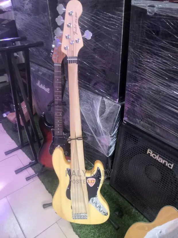 Fender Bass Guitar · Photo 1