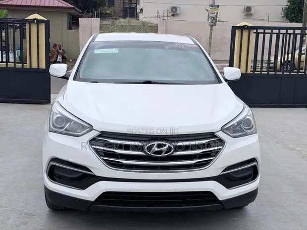 Hyundai Santa Fe SE AWD 2017 White · Photo 1