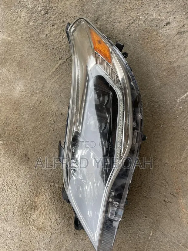 Toyota Avalon 2018-2020 Headlight · Photo 1