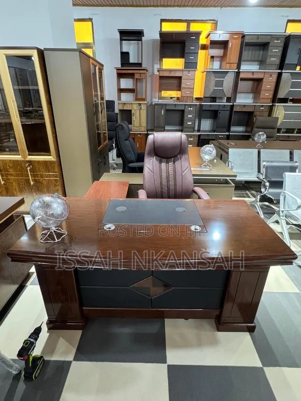Morden Executive Boss Office Desk · Photo 1