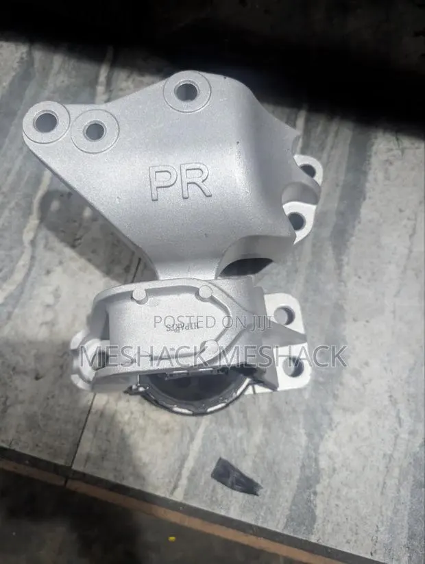 Mitsubishi Outlander Engine Seat 2020,2021,2022,2023,2024,2025 Up · Photo 1