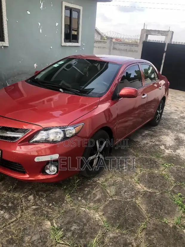 Toyota Corolla LE 4dr Sedan (1.8L 4cyl 4A) 2013 Red · Photo 1