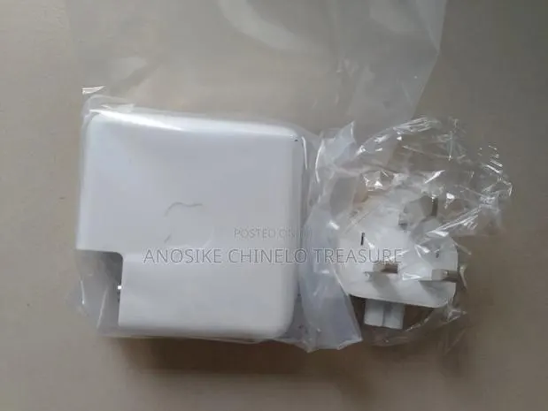 Macbook Type -C Charger · Photo 1