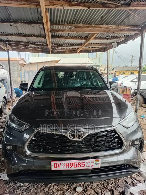 Toyota Highlander 2021 Gray · Photo 1