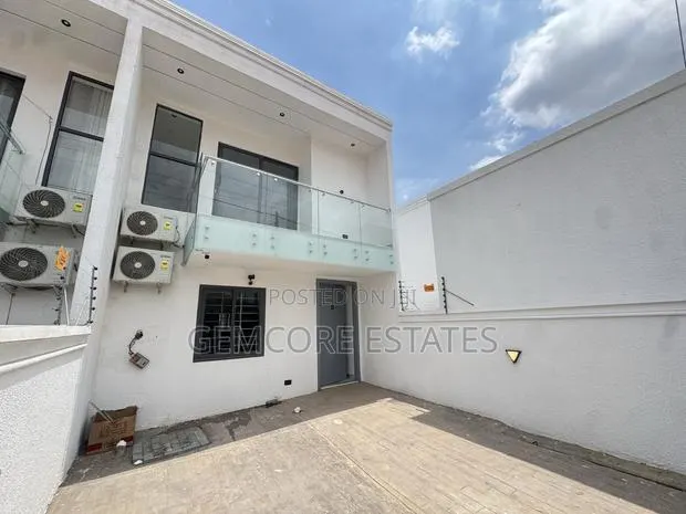 2bdrm Townhouse/Terrace in School Junction, Ashaley Botwe for sale · Photo 1