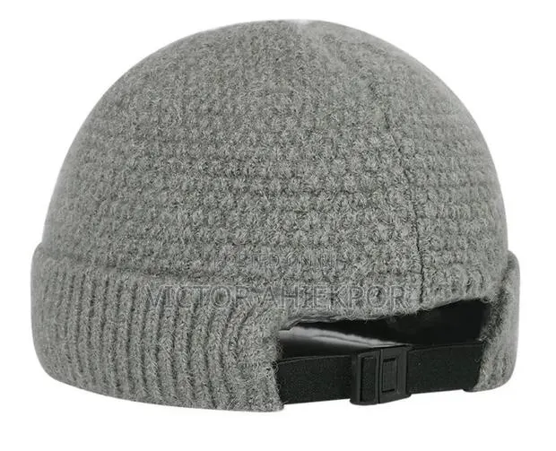 Knitted Beanie · Photo 1