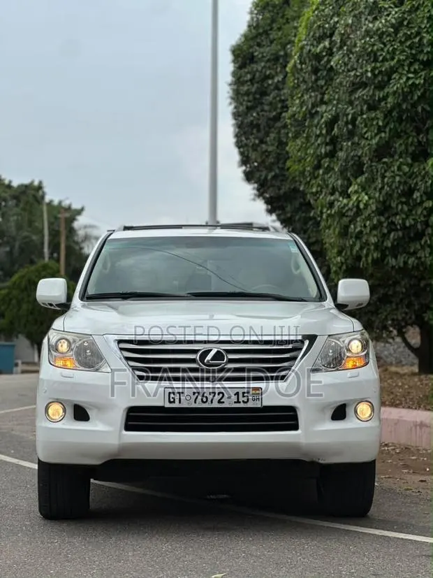 Lexus LX 570 2011 White · Photo 1