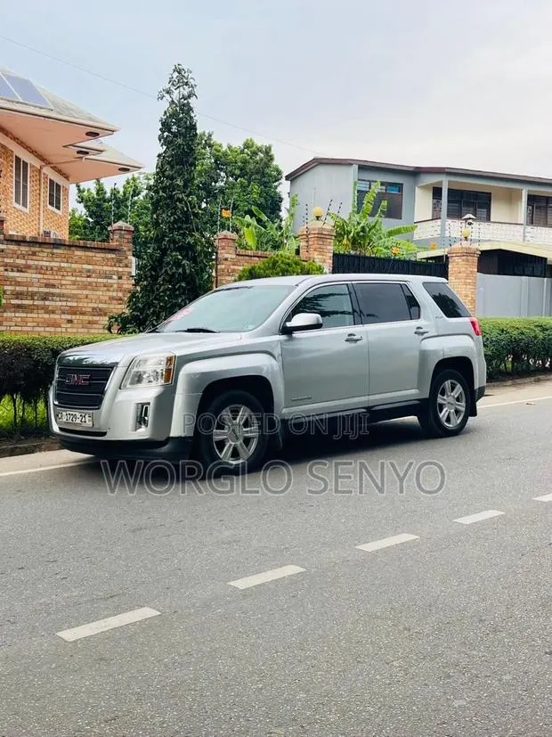 GMC Terrain SL FWD 2015 Silver · Photo 1