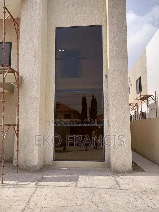 Fixed Glass. C.G.S · Photo 1