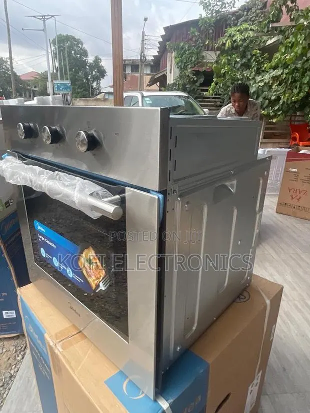 Midea Built-in Electric Oven With Triple Glazed Door · Photo 1