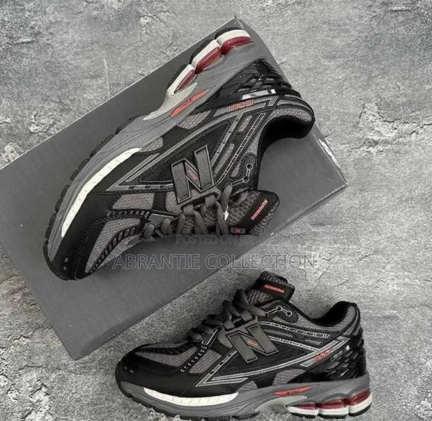 Available New Balance 1906u Black/Grey · Photo 1