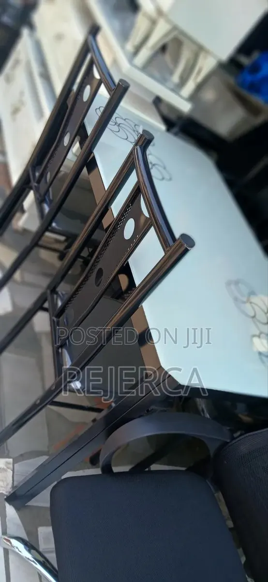 Dinning Set as Seen · Photo 1